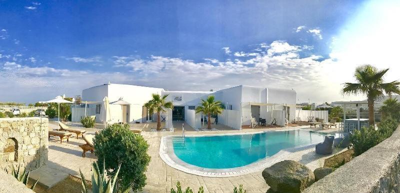 Queen Boutique Suites Mykonos Town Buitenkant foto