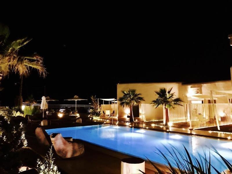Queen Boutique Suites Mykonos Town Buitenkant foto