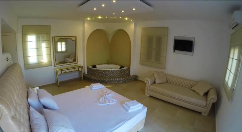 Queen Boutique Suites Mykonos Town Buitenkant foto