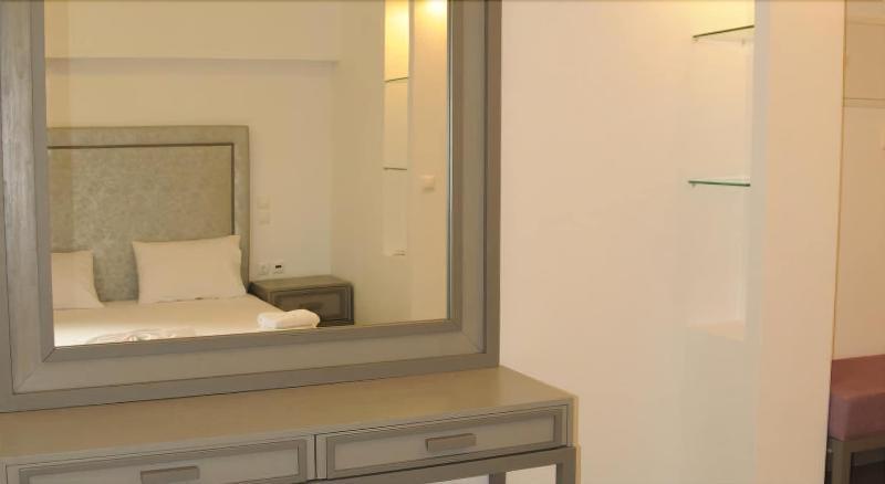 Queen Boutique Suites Mykonos Town Buitenkant foto